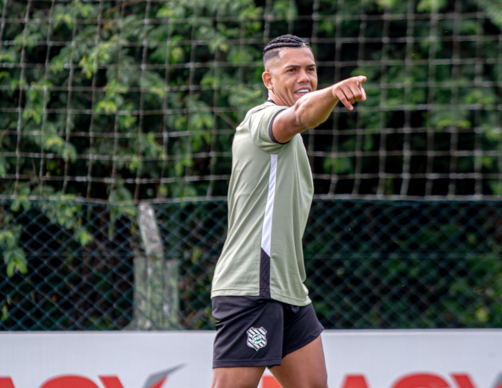 Reviravolta: Jhony Douglas pode ficar no Figueirense; entenda