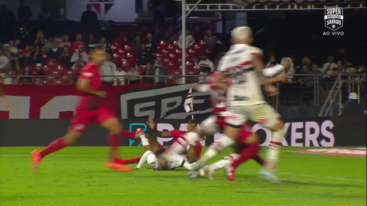 Zubeldía recebe cartão amarelo e está suspenso após comemorar gol do São Paulo