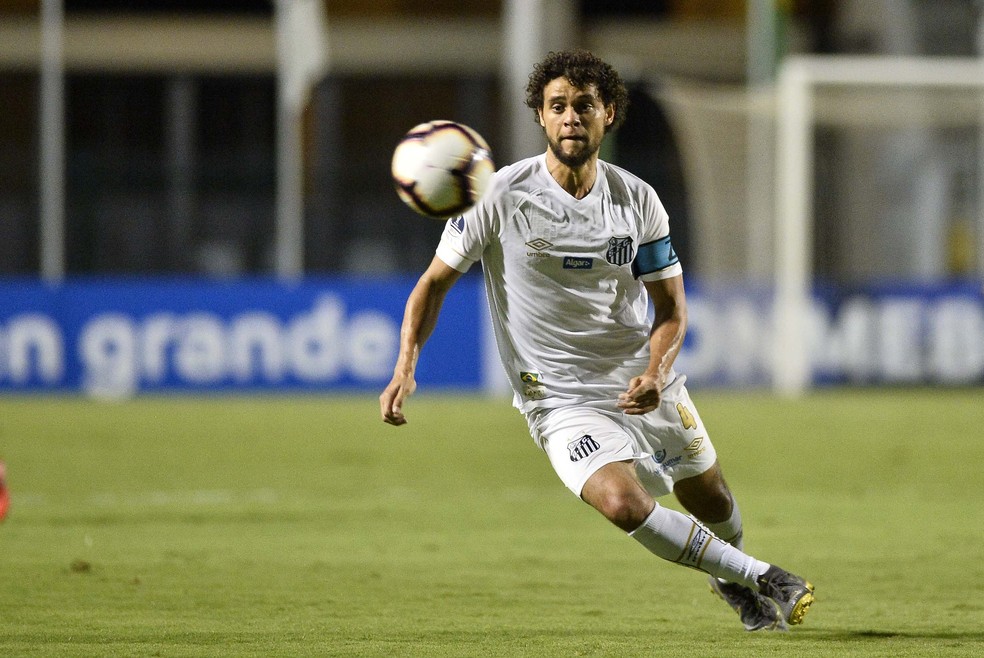 Victor Ferraz em Santos x River Plate-URU — Foto: Marcos Ribolli