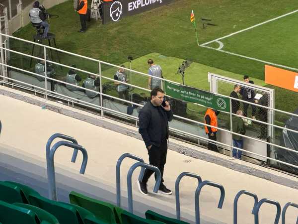 Empresário presente em jogo da Copa do Brasil com diretores do Corinthians.
