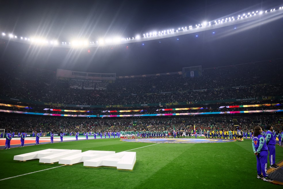 México jogou com casa cheia no Azteca