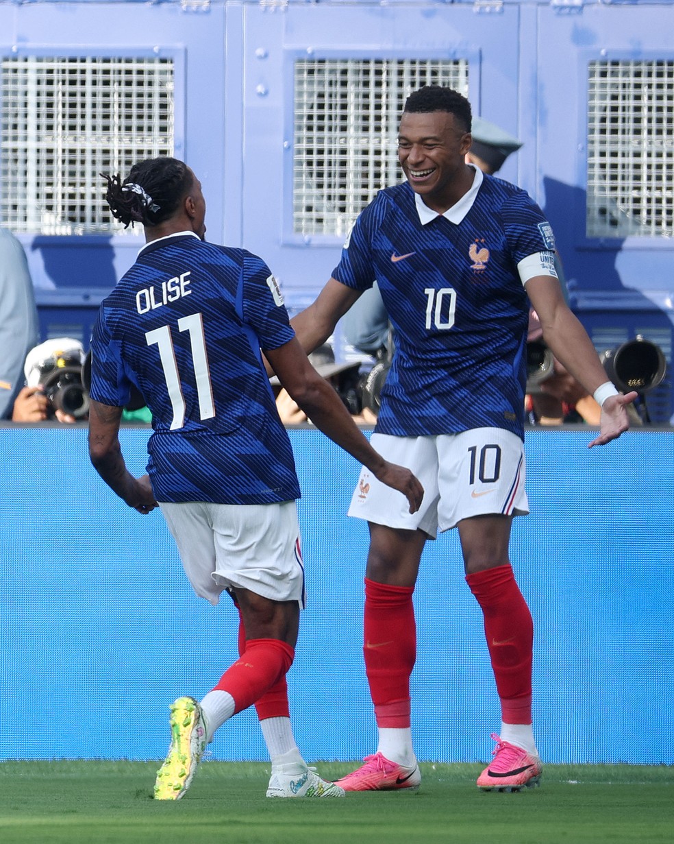 Olise e Mbappé em ação — França na Copa