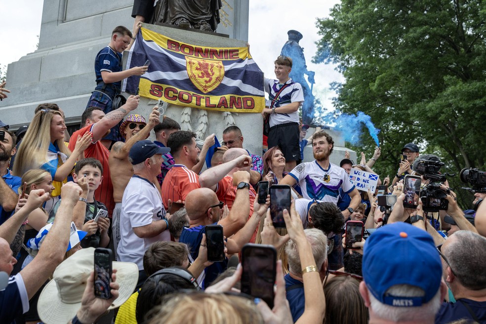 Fãs recebem Craig Ferguson no Boston Common