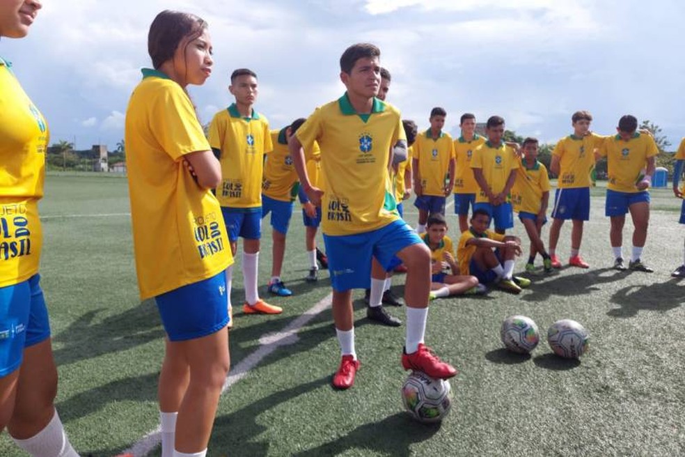 Políticos celebram o Dia Mundial do Futebol nas redes