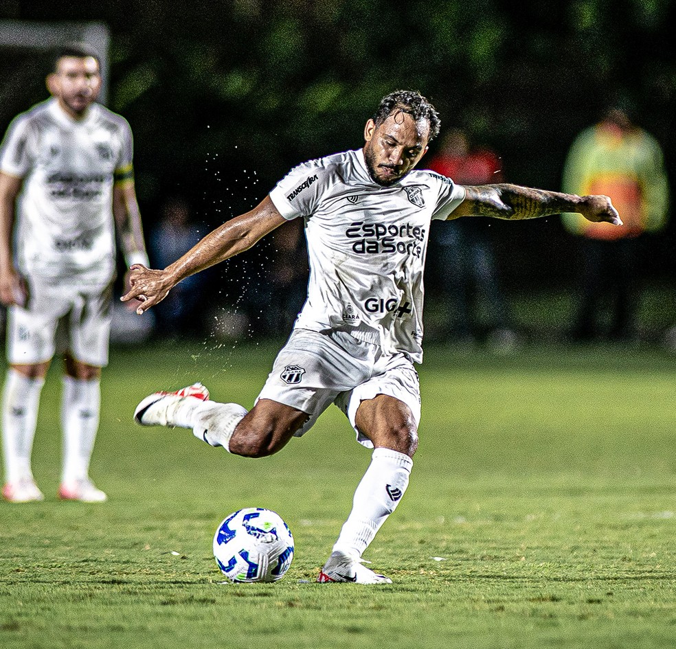 Goiás anuncia contratação do meia Lourenço — Foto: Felipe Santos / Ceará SC