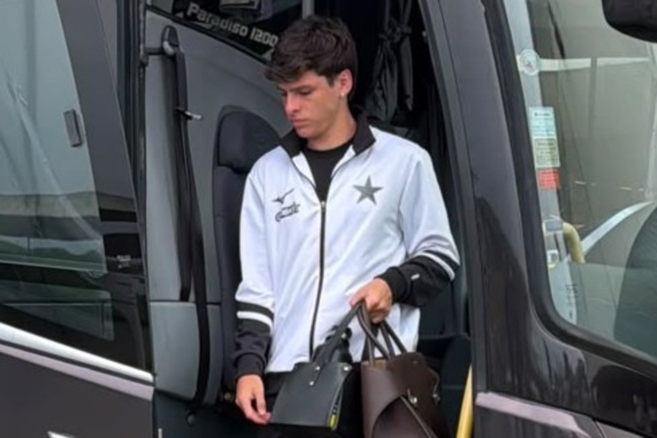 Sem Monzón e Arthur Chaves, Botafogo embarca para Curitiba; Montoro e Vitinho são relacionados