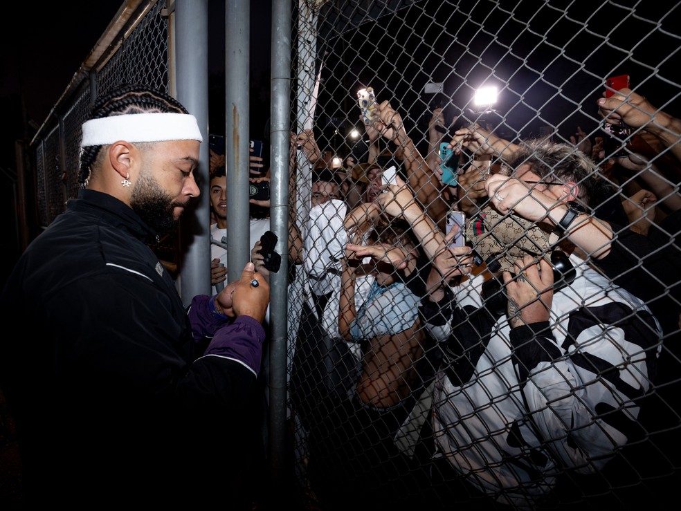 Mmephis Depay ne chegada ao Brasil — Foto: Rodrigo Coca/Agência Corinthians