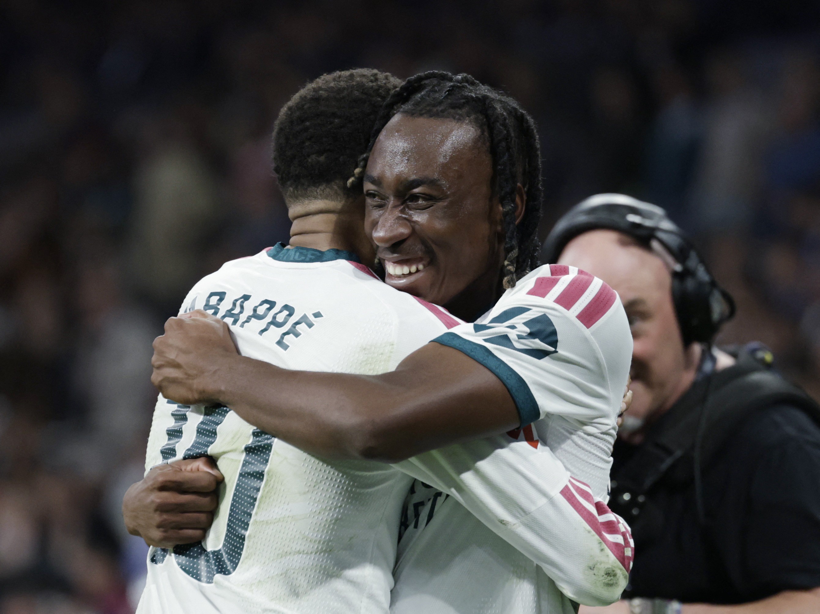 Diomande aproveita ausência de Vini Jr. e acirra disputa no Real Madrid