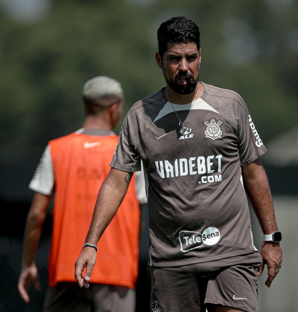 António Oliveira comanda treino no Corinthians nesta terça-feira — Foto: Rodrigo Coca/Agência Corinthians