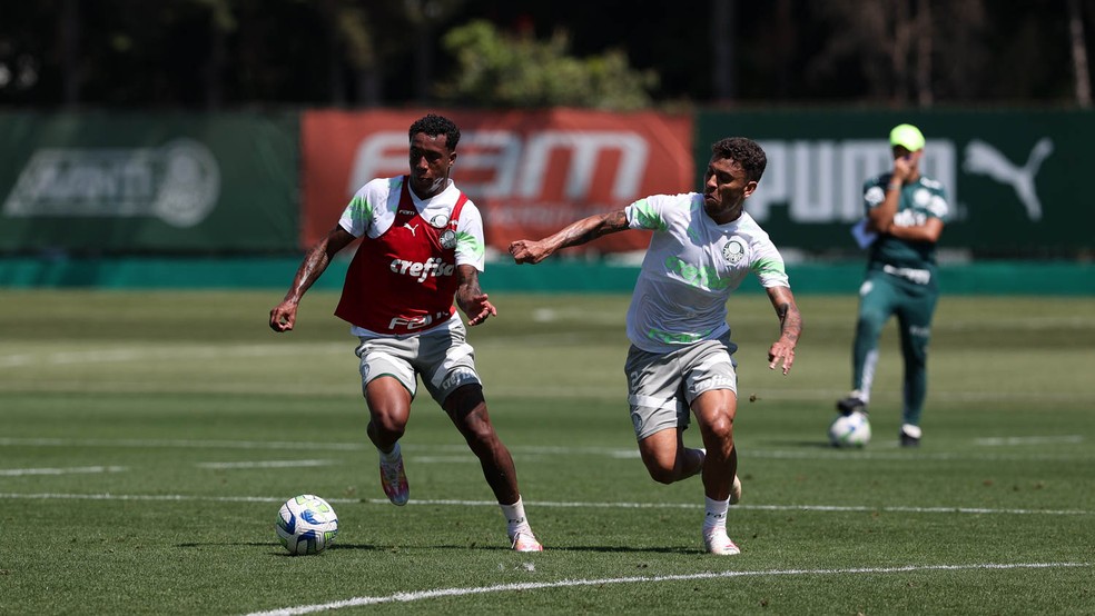 Kevin e Marcos Rocha em treino do Palmeiras na Academia de Futebol — Foto: Cesar Greco/Palmeiras