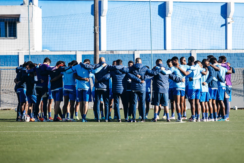 Elenco do Avaí em treino realizado no Centro de Formação de Atletas (CFA) — Foto: Leandro Boeira/Avaí F.C.