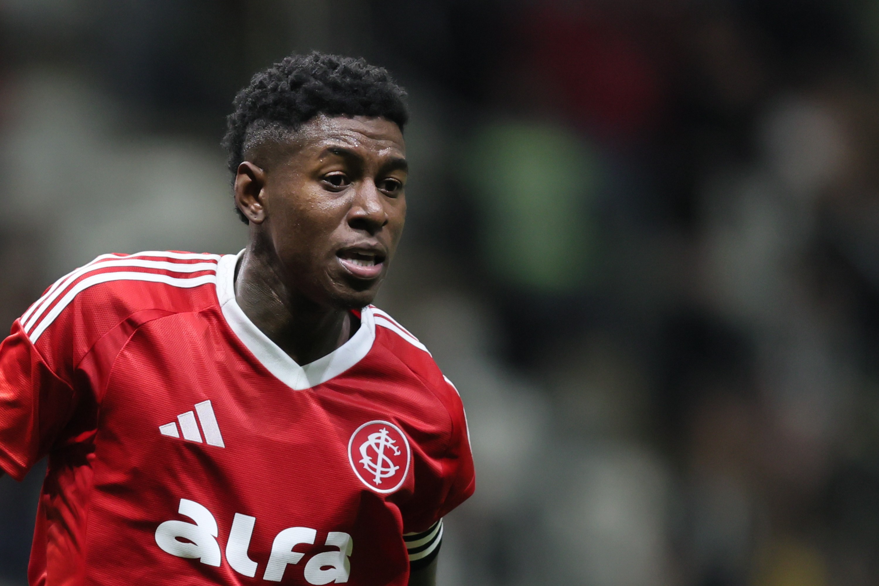 Vitão chega ao Rio para iniciar trajetória no Flamengo | Ge