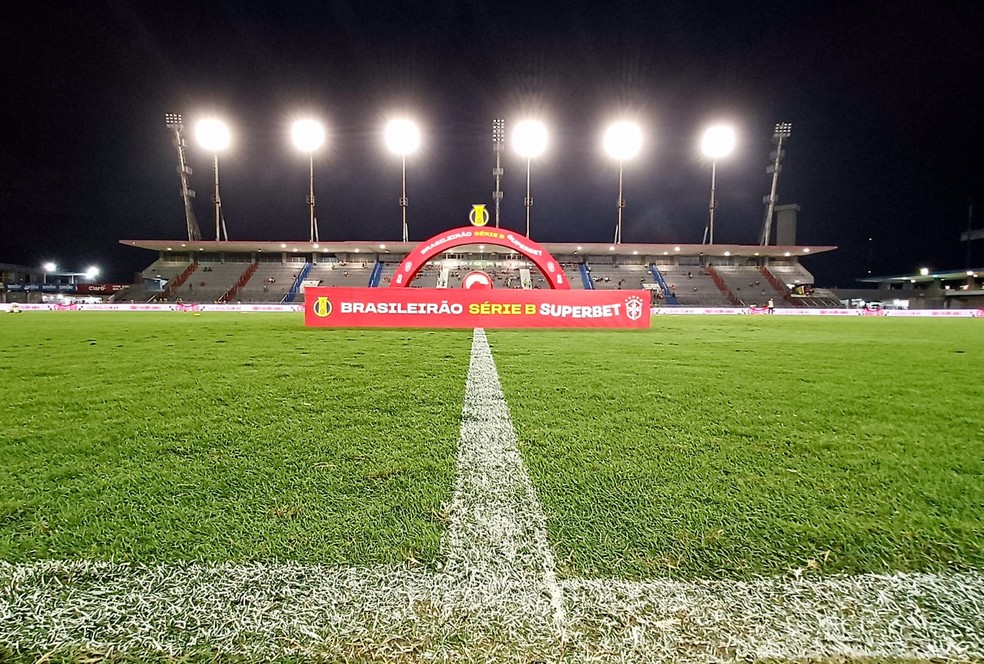  Rei Pelé recebe o jogo entre CRB e Botafogo-SP — Foto: Ailton Cruz