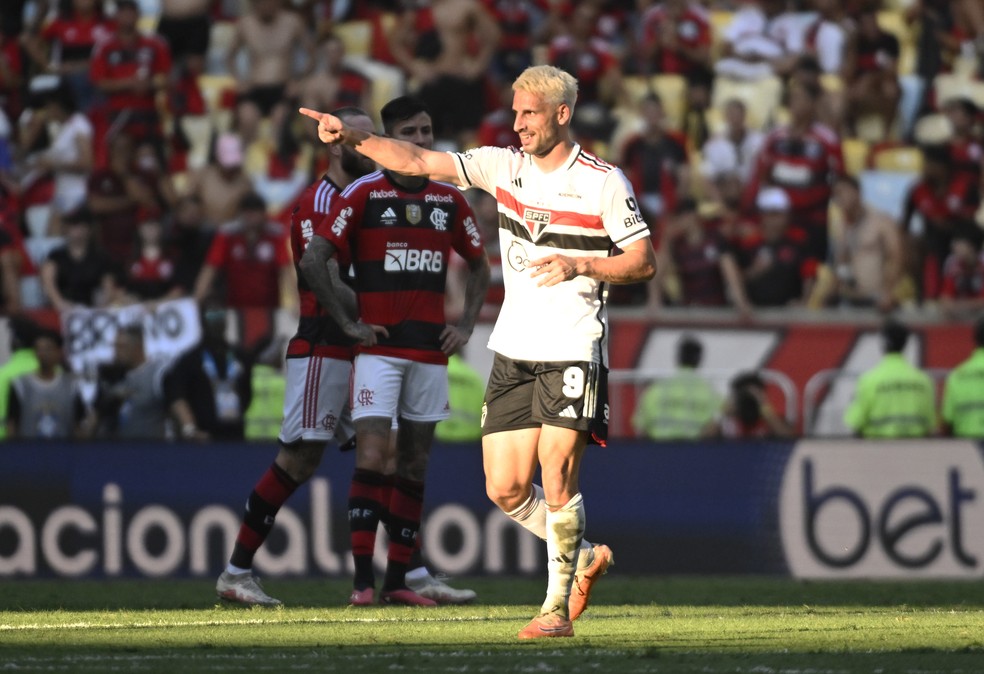 Calleri comemora gol marcado na final da Copa do Brasil contra o Flamengo — Foto: André Durão