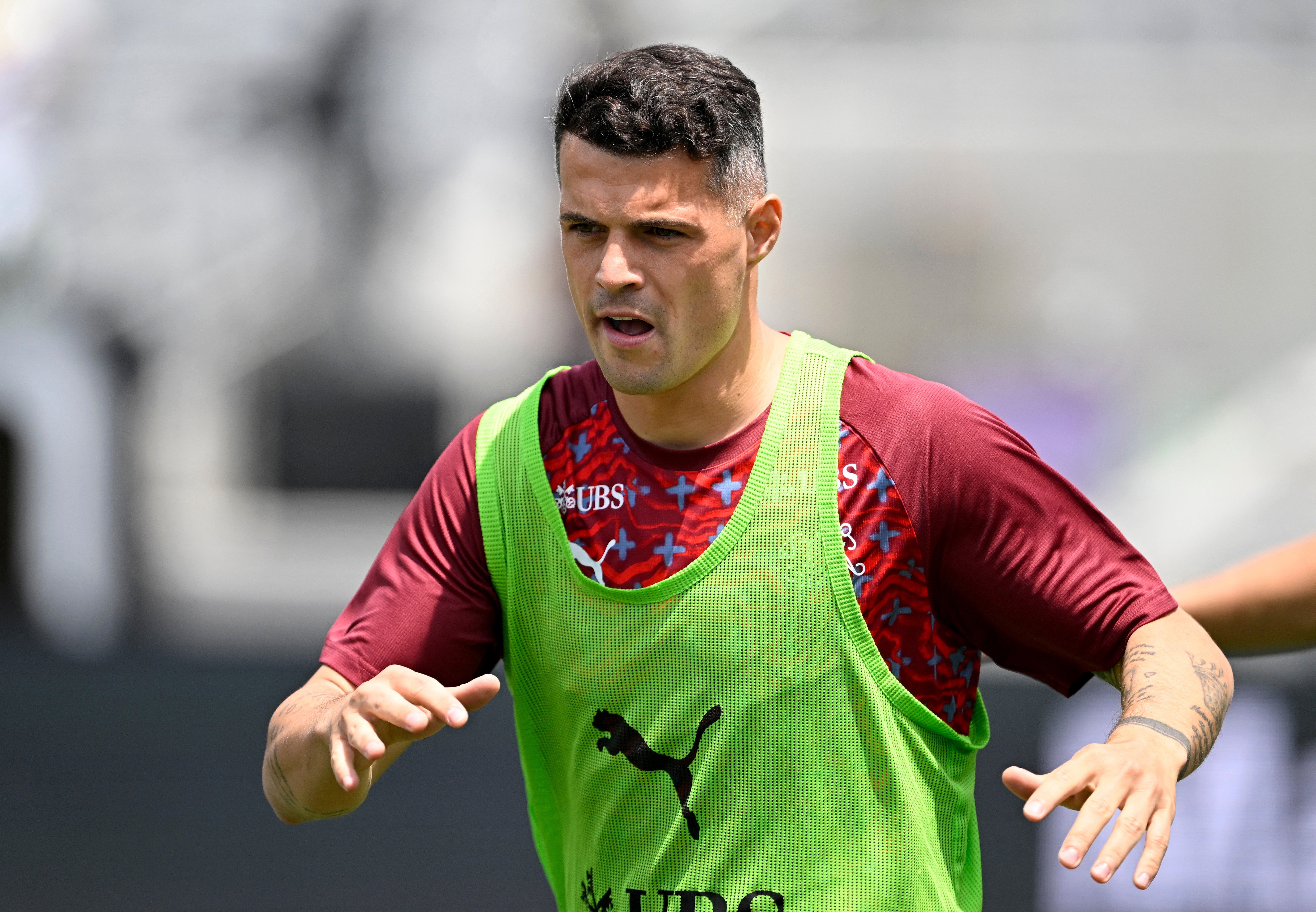 Capitão da Suíça na Copa é investigado por falsificação em certificado de vacina da Covid-19