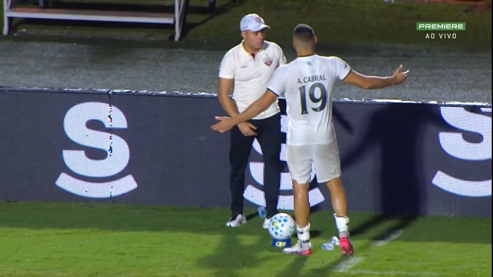 Jair Ventura elogia desempenho do Vitória e nega falta de respeito ao Botafogo: "Carinho gigante"