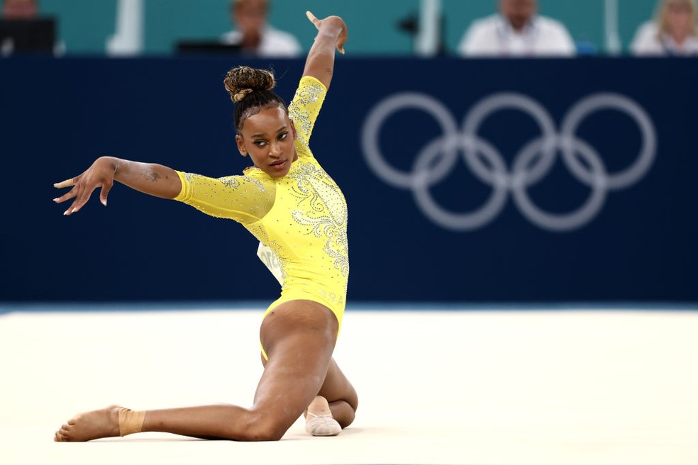 Rebeca Andrade se apresenta na trave no individual geral das Olimpíadas de Paris 2024 — Foto: Naomi Baker/Getty Images