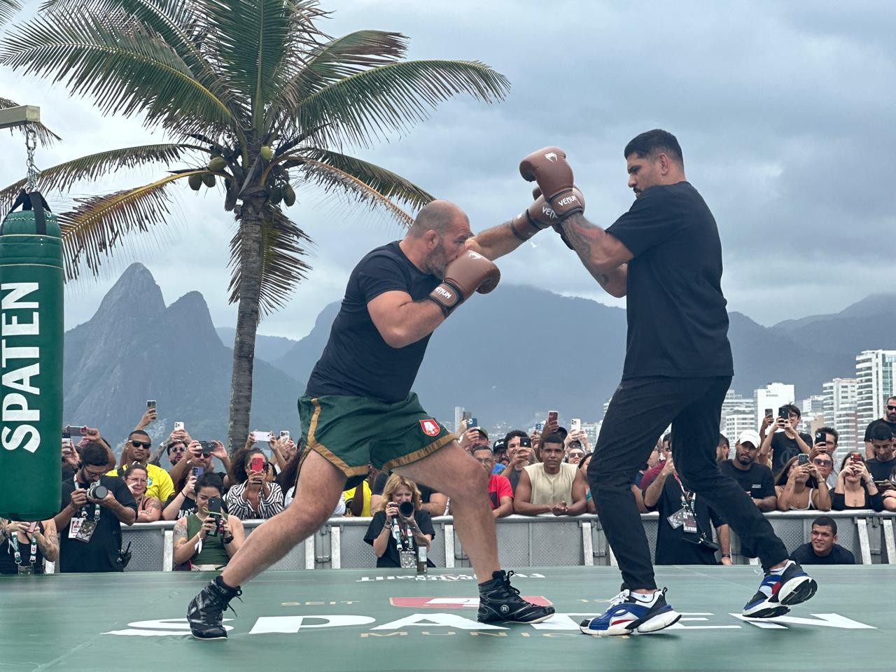 Glover Teixeira terá Alex Poatan como córner no Spaten Fight Night 3: "Ele que me motivou"
