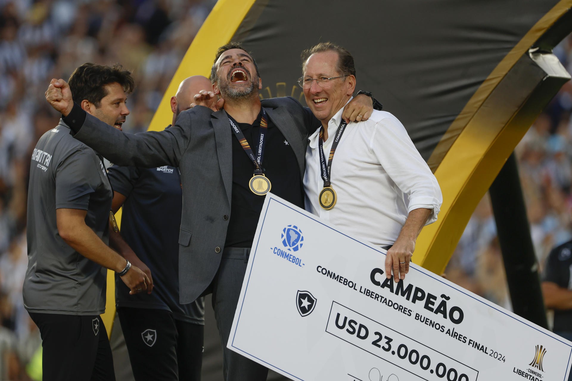 Textor defende ajuda ao Lyon e comenta debandada do Botafogo em 2025: 