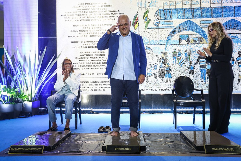 Francisco Arce, na Calçada da Fama do Grêmio — Foto: Lucas Uebel/Grêmio