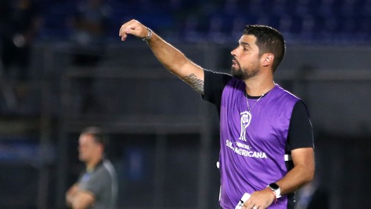 António Oliveira admite problemas, mas pondera: "Não dá para jogar bem sempre" - Foto: (Christian Alvarenga/Getty Images)