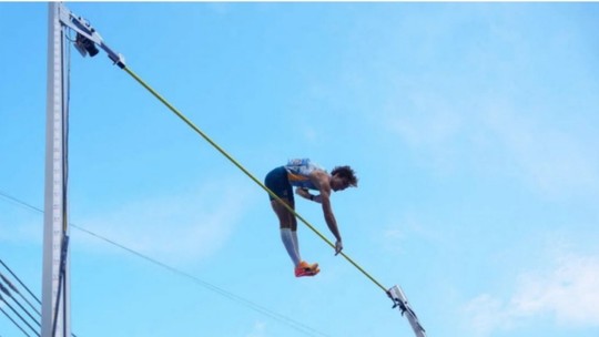 Duplantis quebra recorde mundial do salto com vara pela décima vez 