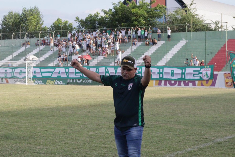 Renatinho Potiguar comemorando vitória do Sousa — Foto: Jefferson Emmanoel / Sousa EC