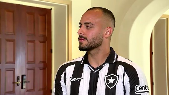 Cabral nega ser substituto de Igor Jesus: "Características bem diferentes" - Novo camisa 98 do Alvinegro também exalta oportunidade de disputar Copa do Mundo de Clubes: "Quero retribuir toda a confiança"