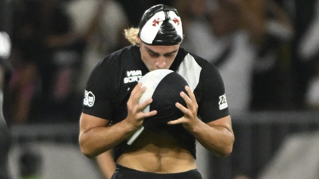 Spinelli comemora gol do Vasco sobre o Fluminense