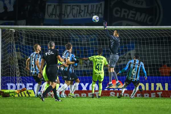 Goleiro do Grêmio Descontente com Rodízio na Posição por Decisões do Treinador