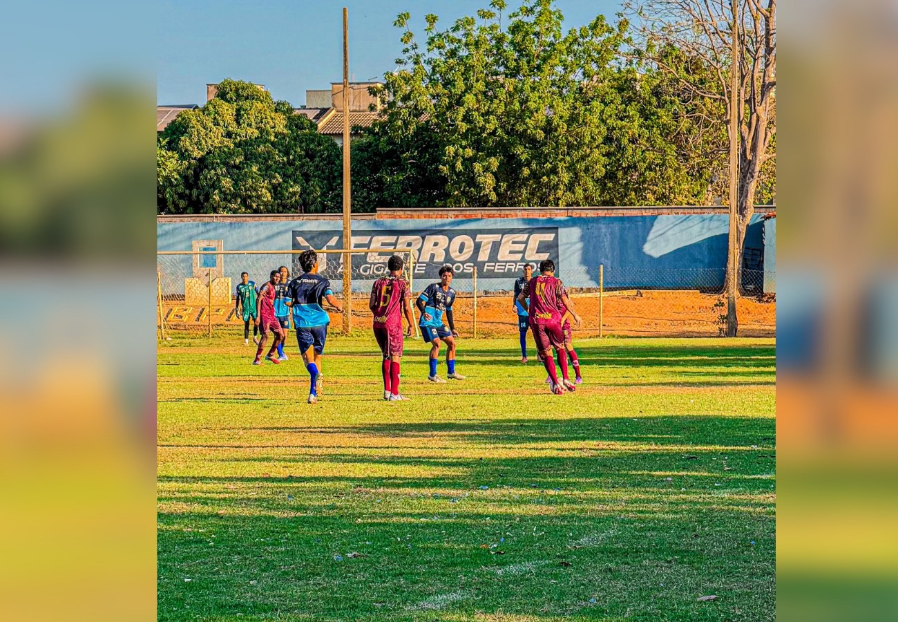 Jogadores do Batalhão FC comemorando gol em amistoso contra Taquarussu