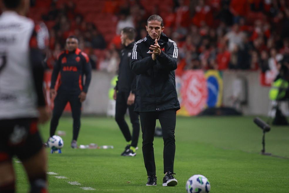 Filipe Luís em Inter x Flamengo — Foto: Maxi Franzoi/AGIF