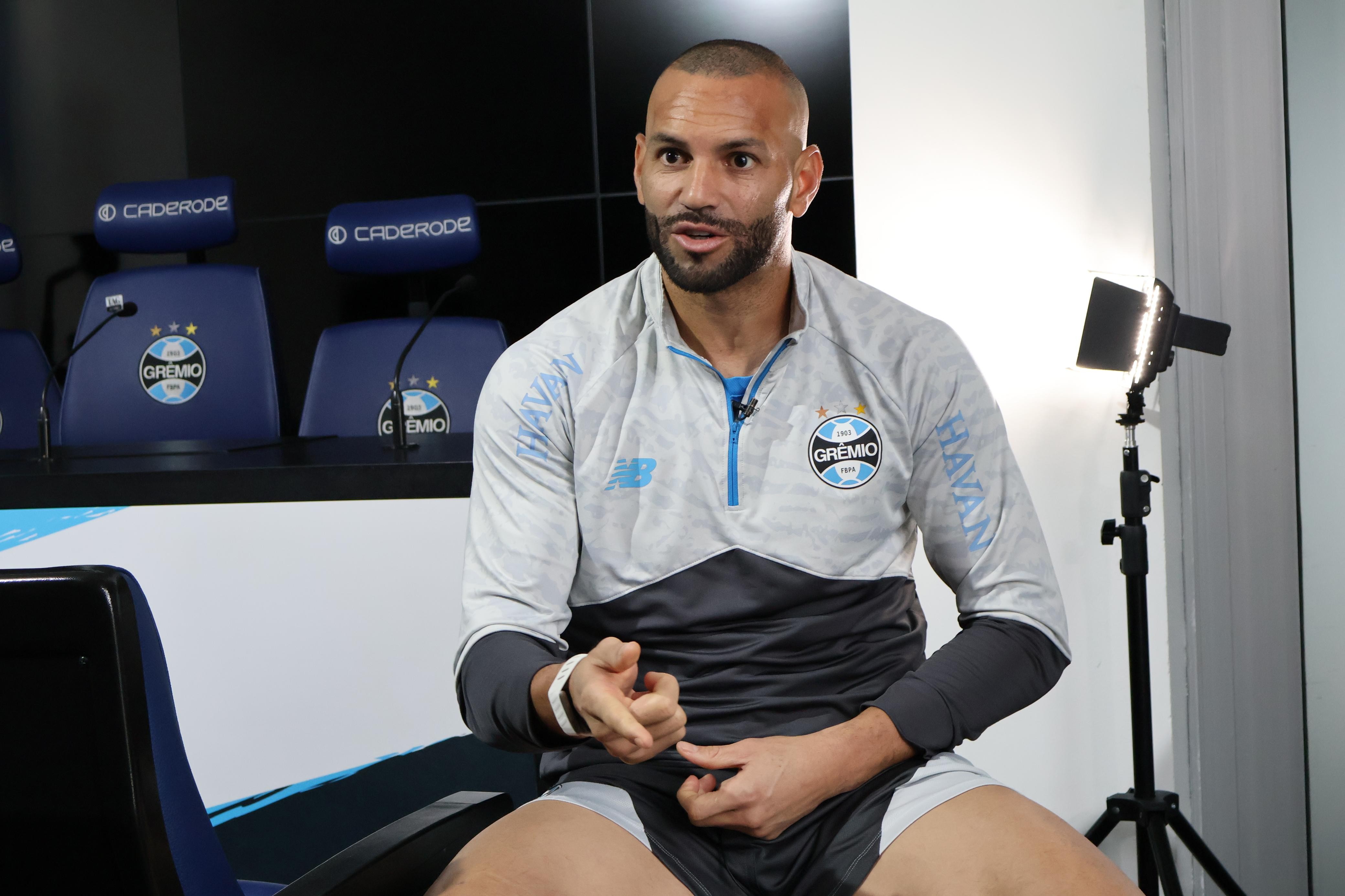 Weverton ajuda a construir Grêmio do futuro e aprova Gre-Nais na Copa do Brasil: "Marca história"