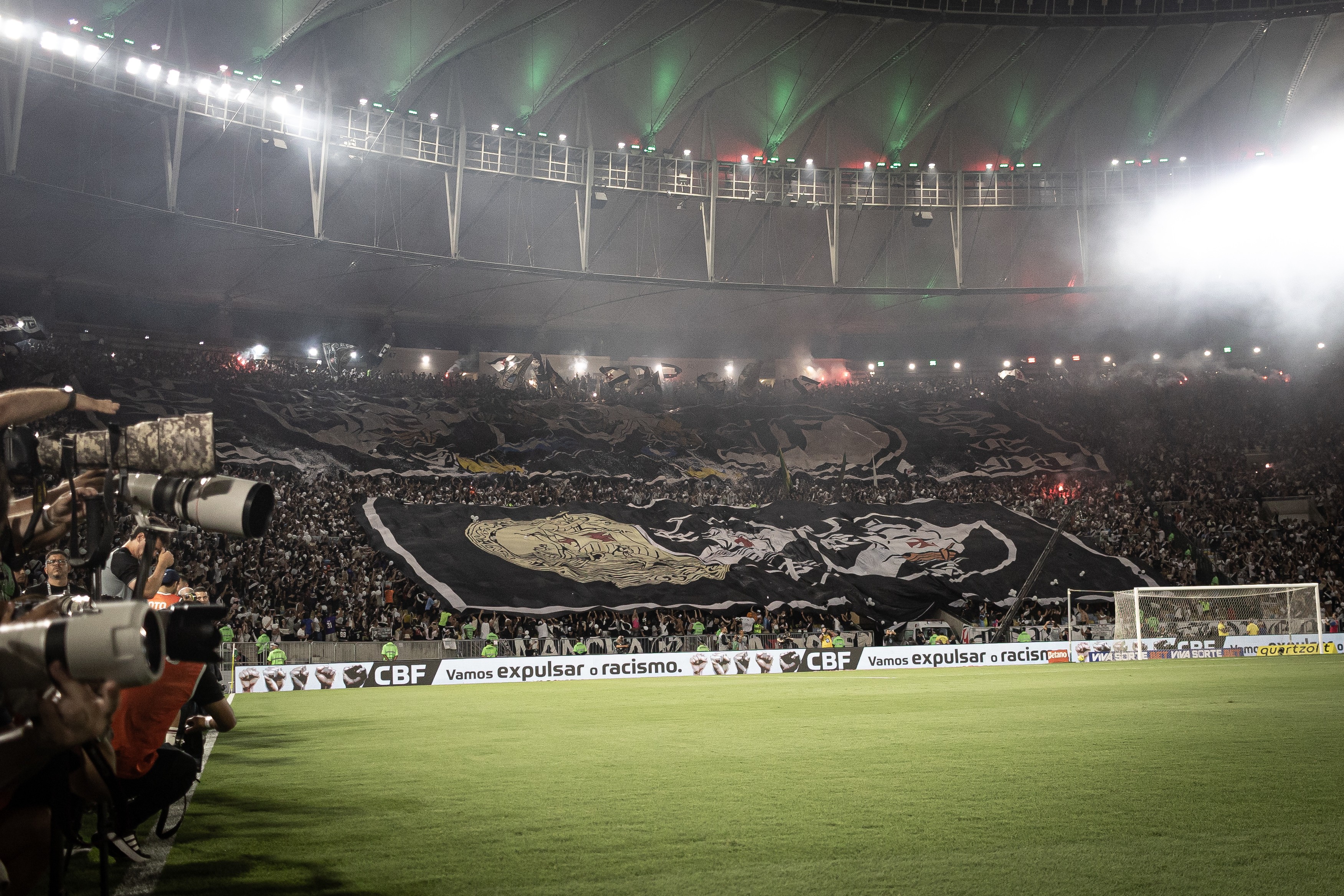 Vasco entra com novo recurso na Justiça e pede urgência para liberação do Maracanã contra o Boca