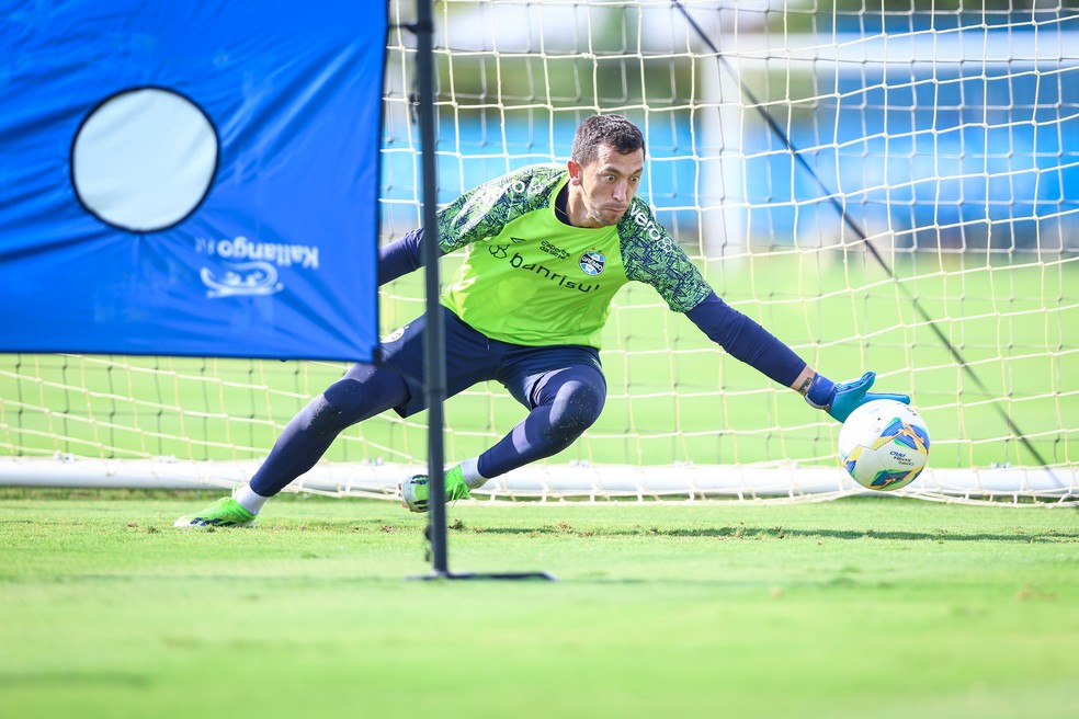 Marchesín em treino do Grêmio no CT Luiz Carvalho — Foto: Lucas Uebel/Grêmio FBPA