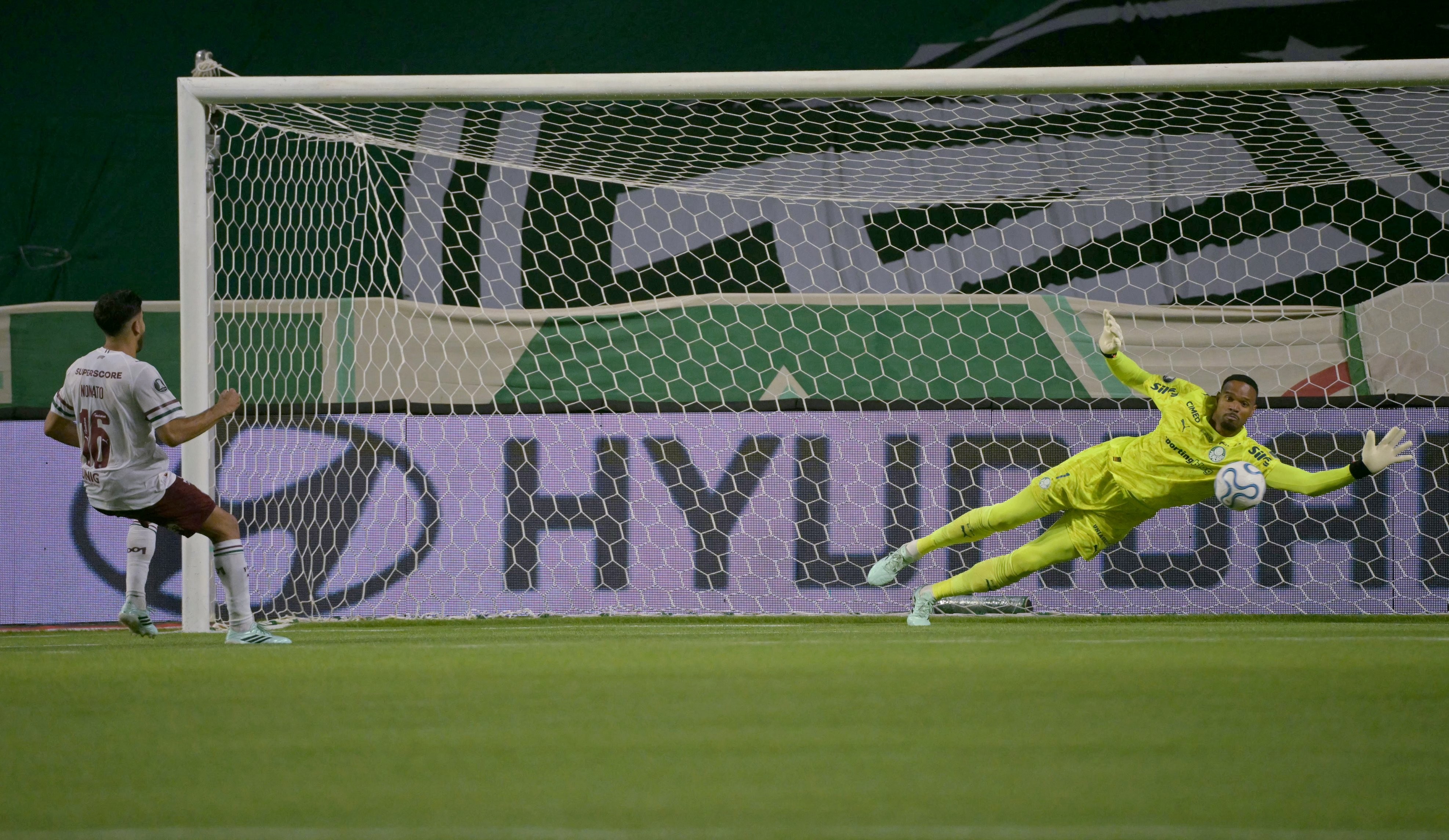 Análise: Fluminense flerta com nova noite épica na Libertadores, mas termina revivendo trauma dos pênaltis