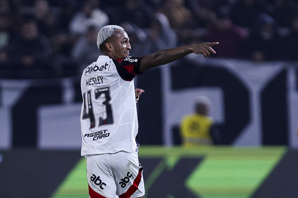 Wesley comemora gol em Bragantino x Flamengo � Foto: Ricardo Moreira/Getty Images