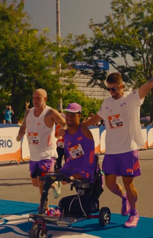 Gabrielzinho completa Maratona do Rio e celebra desafio: "Espero que seja a primeira de muitas"