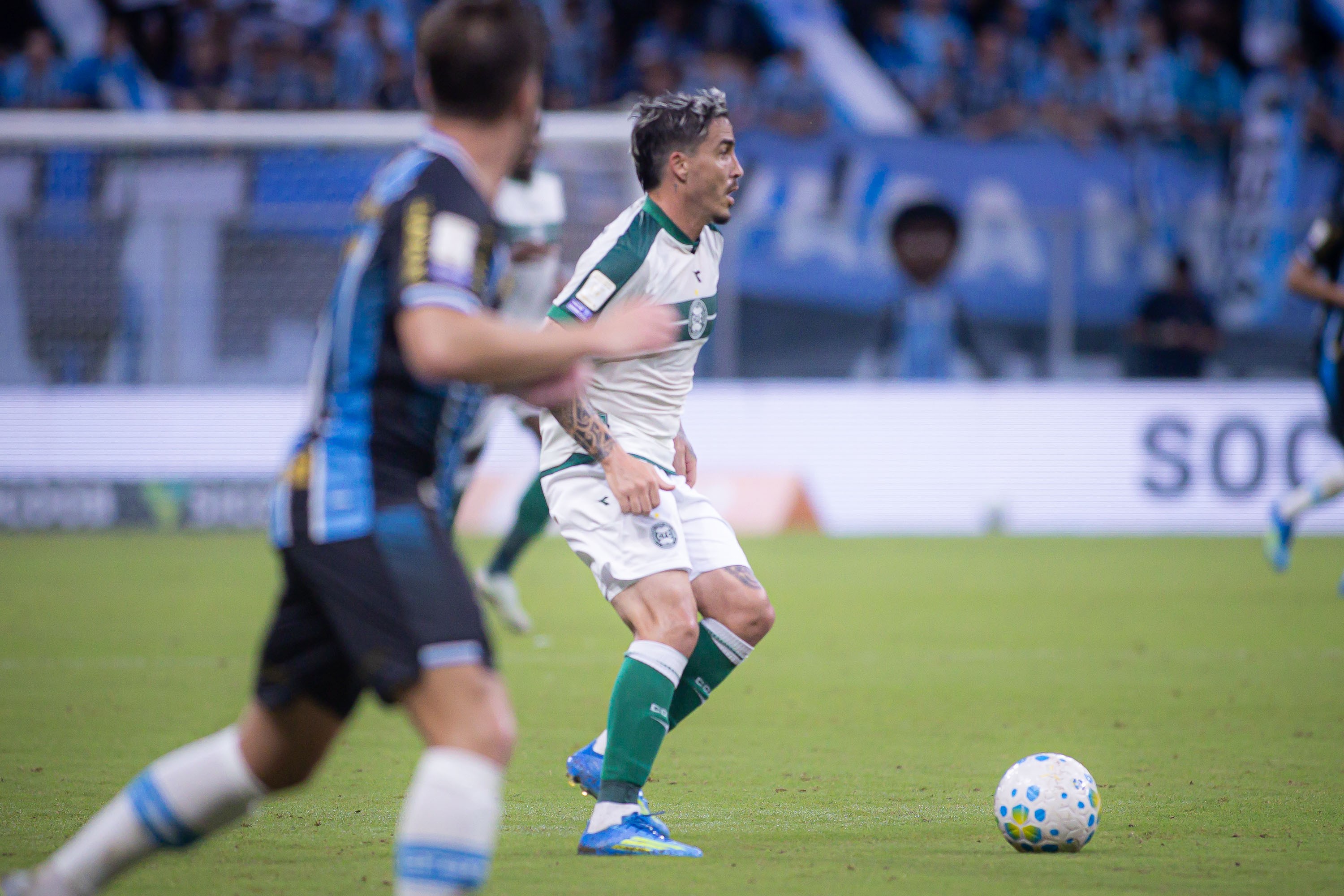 Análise: Coritiba luta até o fim, mas expulsão no primeiro tempo custa caro contra o Grêmio