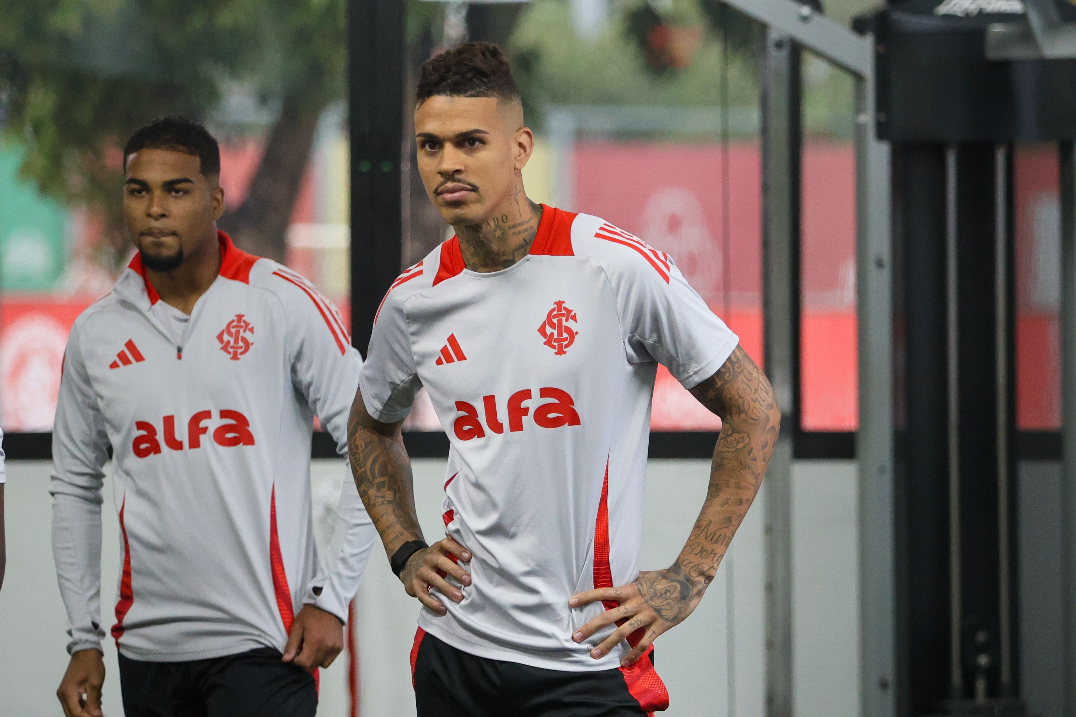 Coritiba encaminha contratação do volante Richard, de saída do Inter