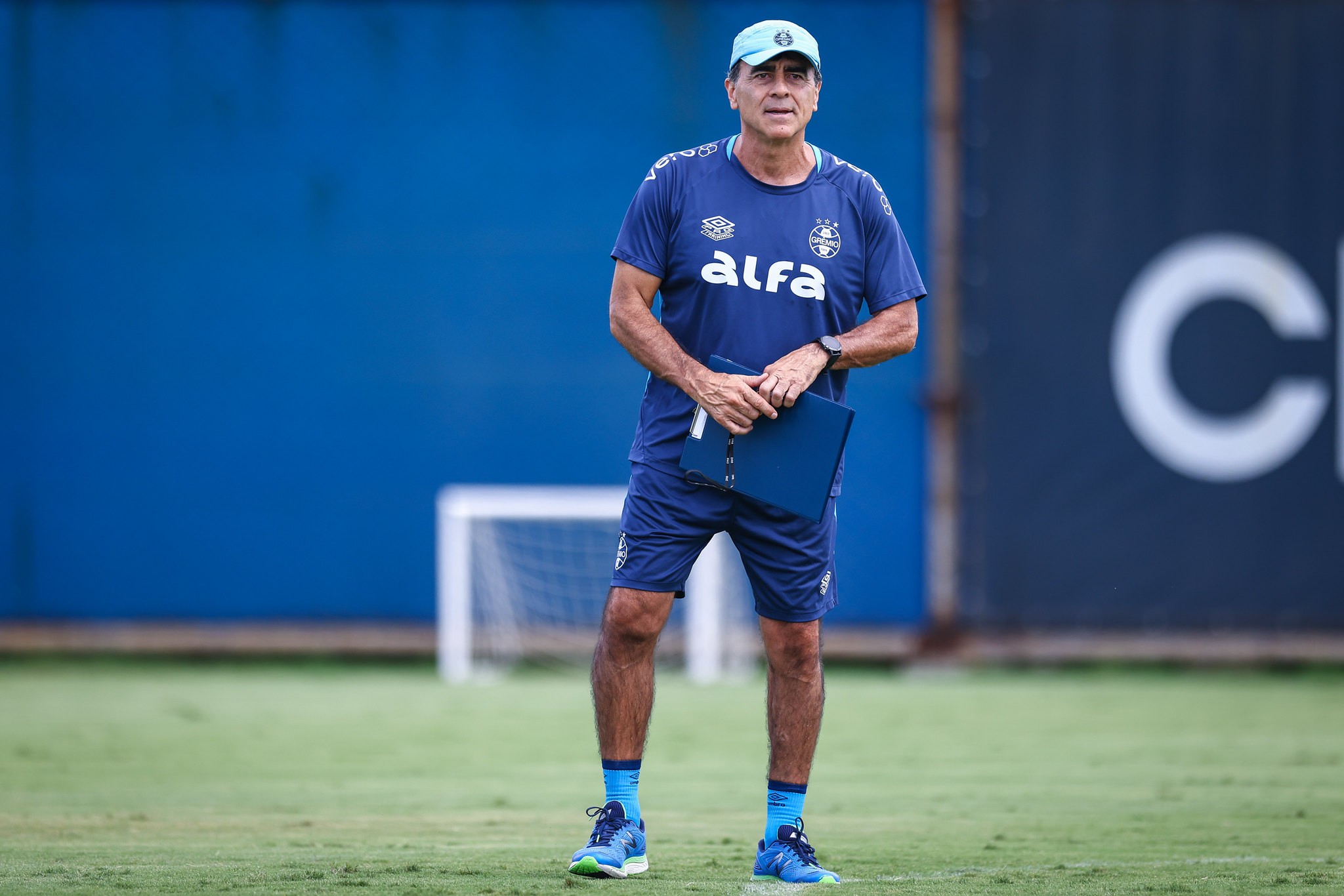 Pontos que Quinteros precisa ajustar no Grêmio para estreia no Brasileirão.