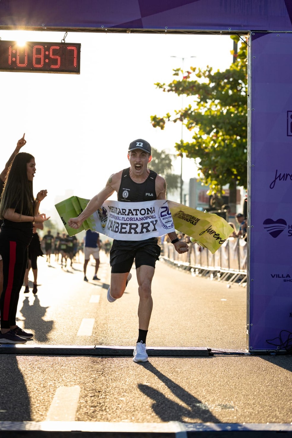 José Eduardo Papini campeão da categoria 21 km da meia-maratona de Florianópolis — Foto: Divulgação/FILA