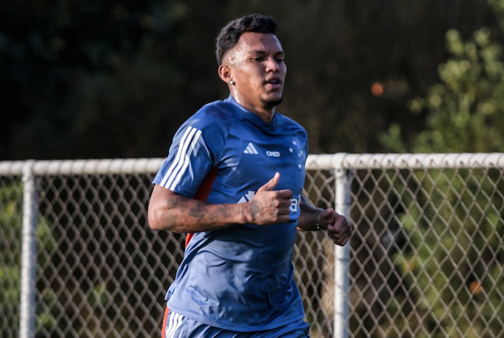 Gabriel Veron aprimora parte física no Cruzeiro — Foto: Gustavo Aleixo/Cruzeiro