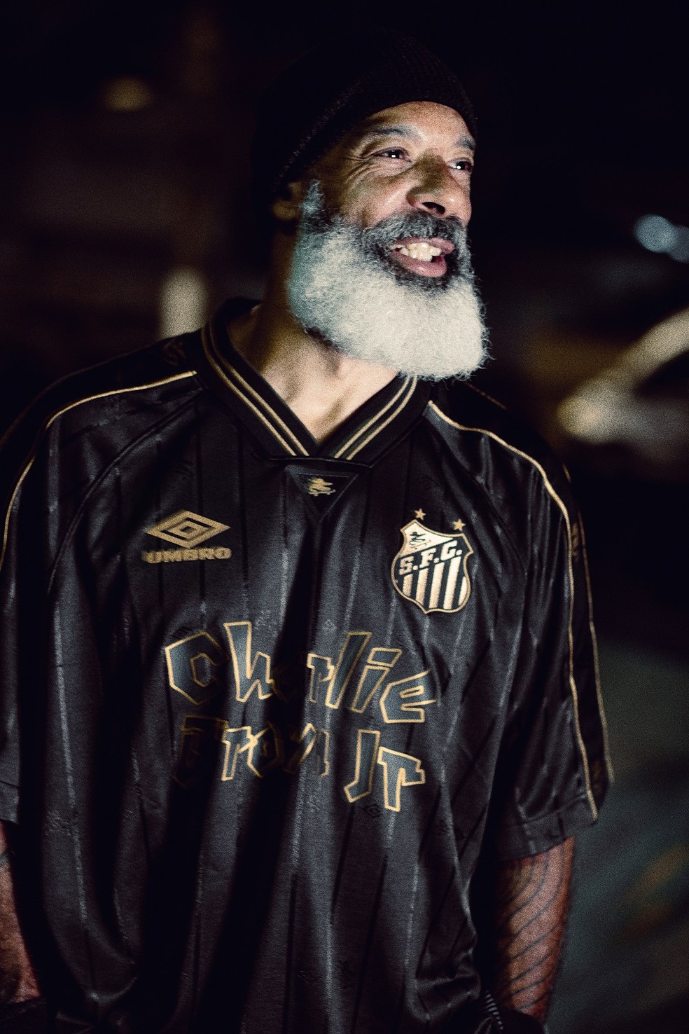 Camisa do Santos em homenagem a banda Charlie Brown Jr — Foto: Umbro/Divulgação