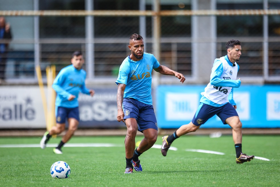 Alex Santana e Dodi devem ser titulares do Grêmio — Foto: Lucas Uebel/Grêmio