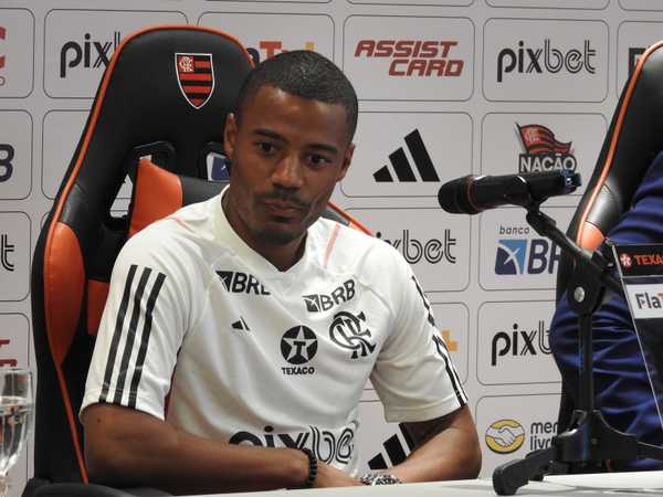 De La Cruz é apresentado e cita namoro antigo com Flamengo: Decisão sempre foi essa