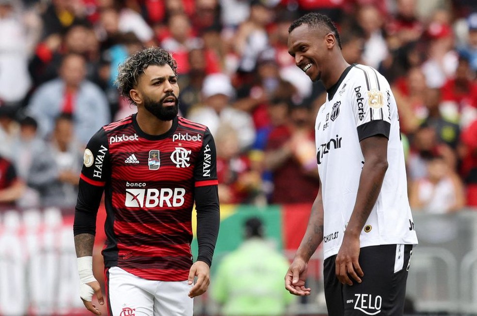 Responsáveis pelos gols da partida, tanto Gabriel quanto Jô foram expulsos — Foto: Sergio Moraes/Reuters