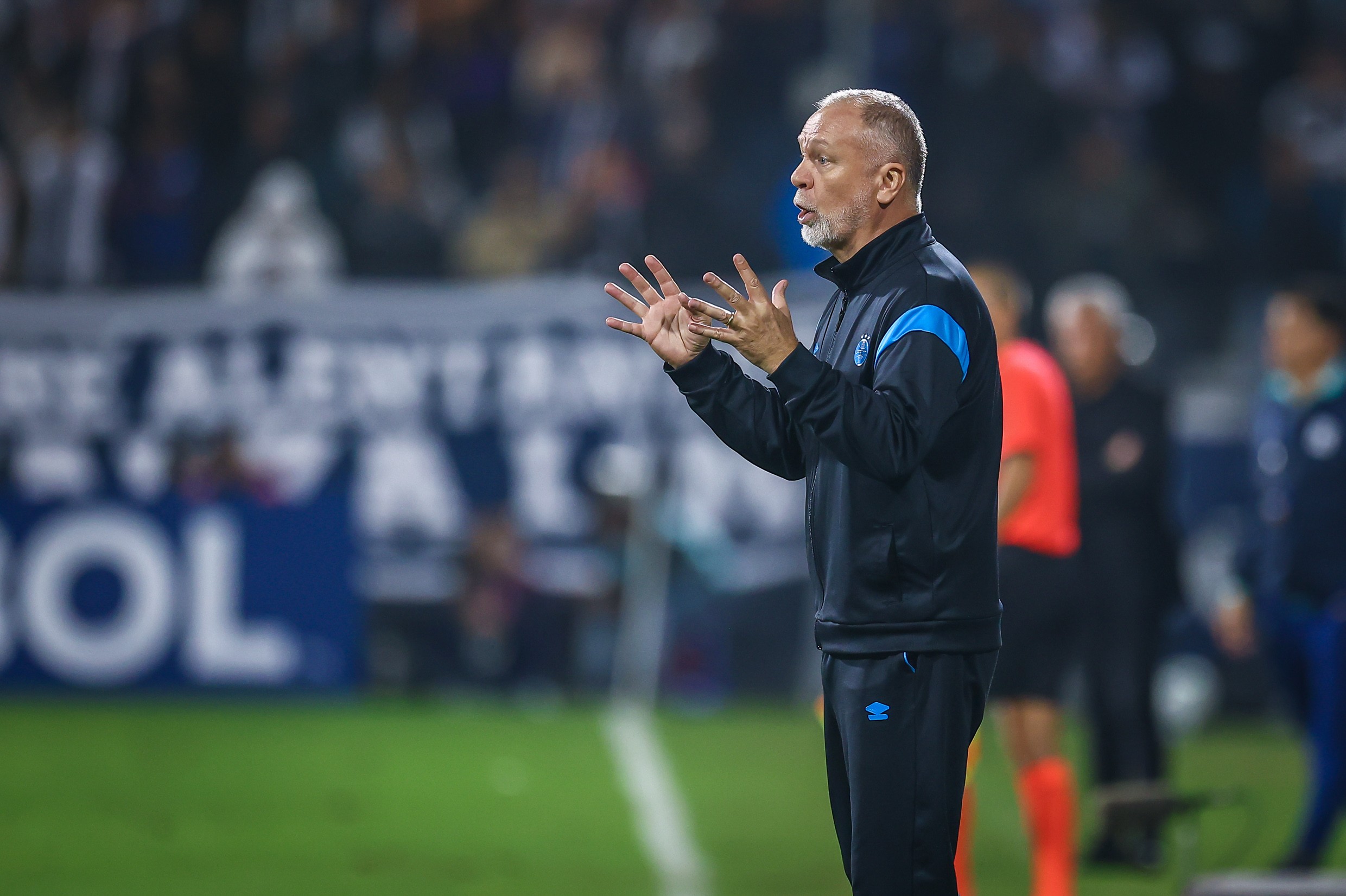 Erros custosos mas reversão possível: análise de Mano sobre situação do Grêmio.