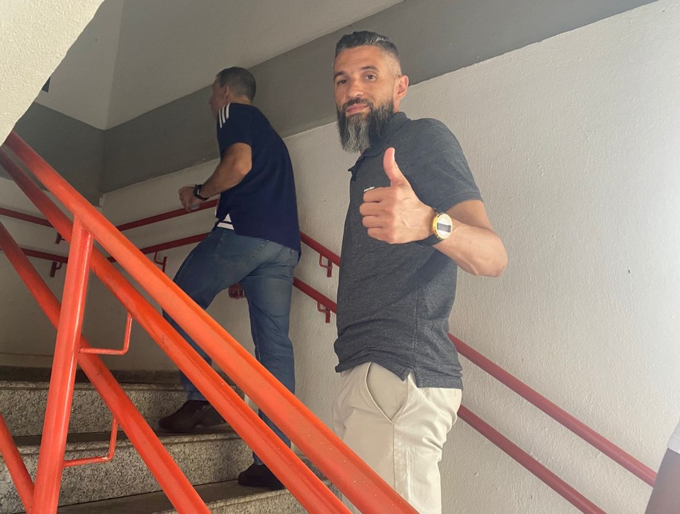 Tony ganha chance como técnico do Sub-14 do Cruzeiro — Foto: Guilherme Macedo