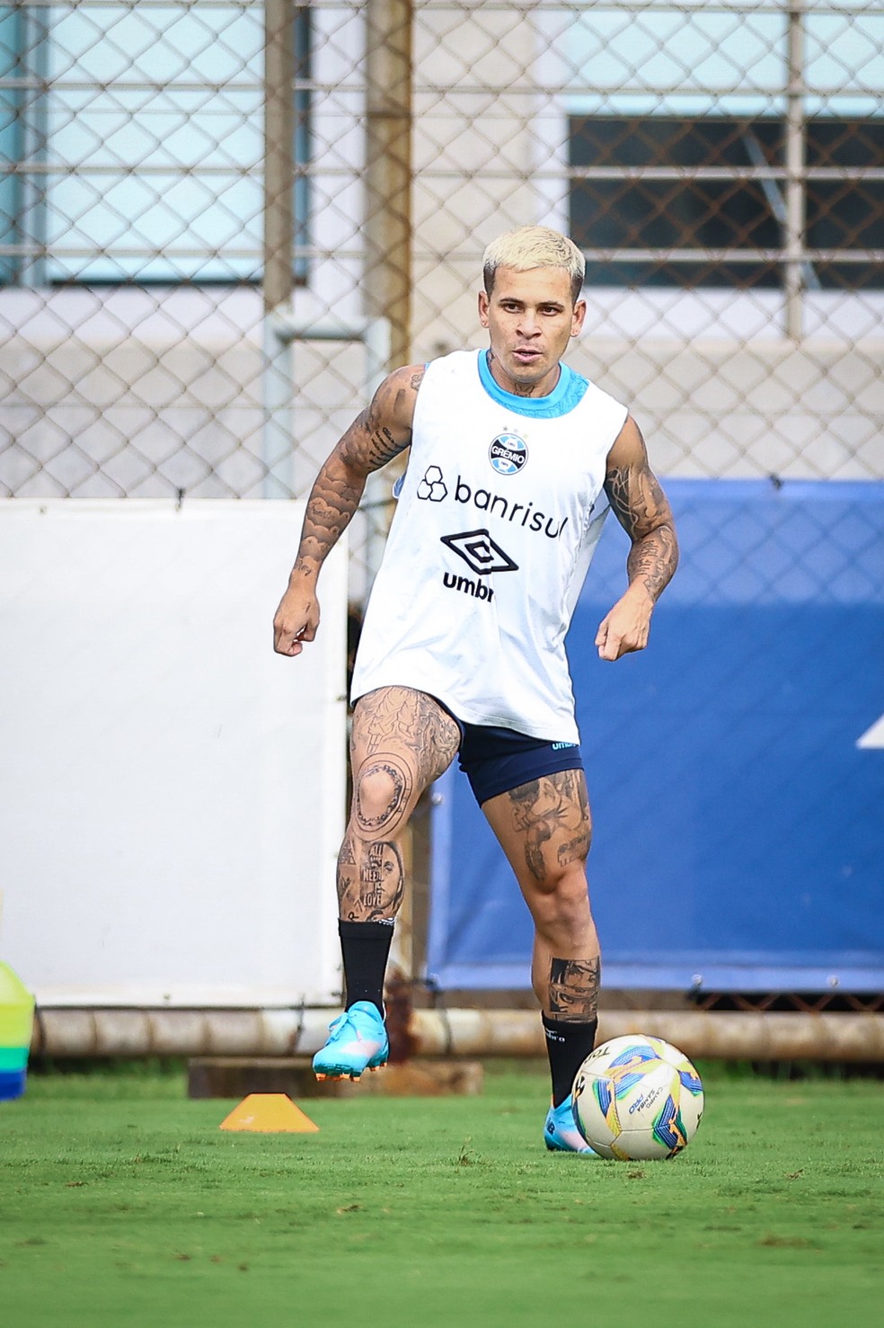 Soteldo em treino do Grêmio — Foto: Lucas Uebel/Grêmio